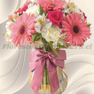 Florero encantador en 5 gerberas 5 rosas y flores de temporada