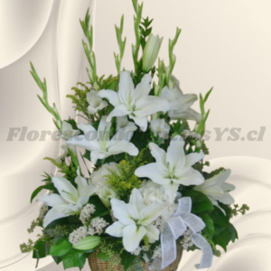 Arreglo fúnebre condolencia en10 lilium y flores de temporada